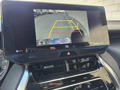 Used 2022 Toyota Venza XLE image 56