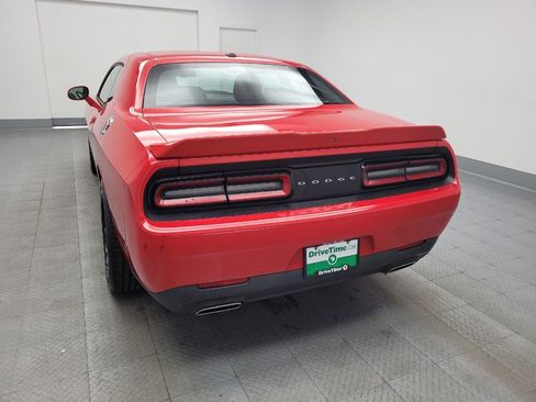 Used 2019 Dodge Challenger SXT image 6