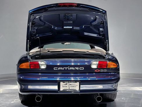 Used 2002 Chevrolet Camaro Z28 w/ SS Performance/Appearance Pkg RWD image 40