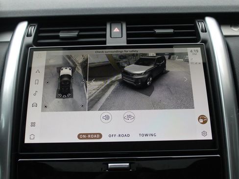 Certified 2025 Land Rover Discovery Dynamic SE image 23