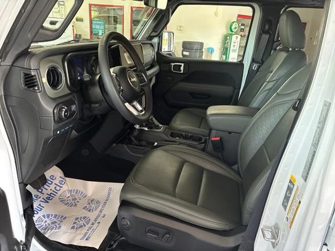 Used 2024 Jeep Wrangler High Altitude AWD/4WD image 11