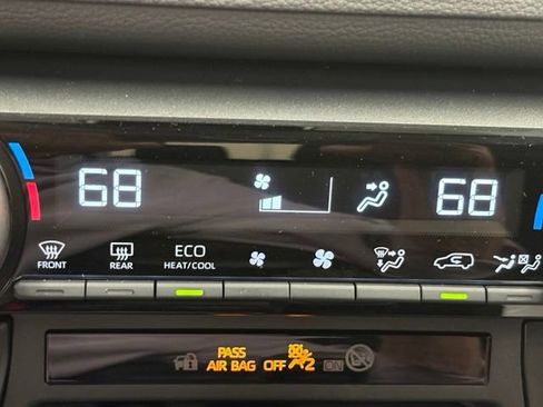 Used 2025 Toyota RAV4 XLE AWD/4WD image 27