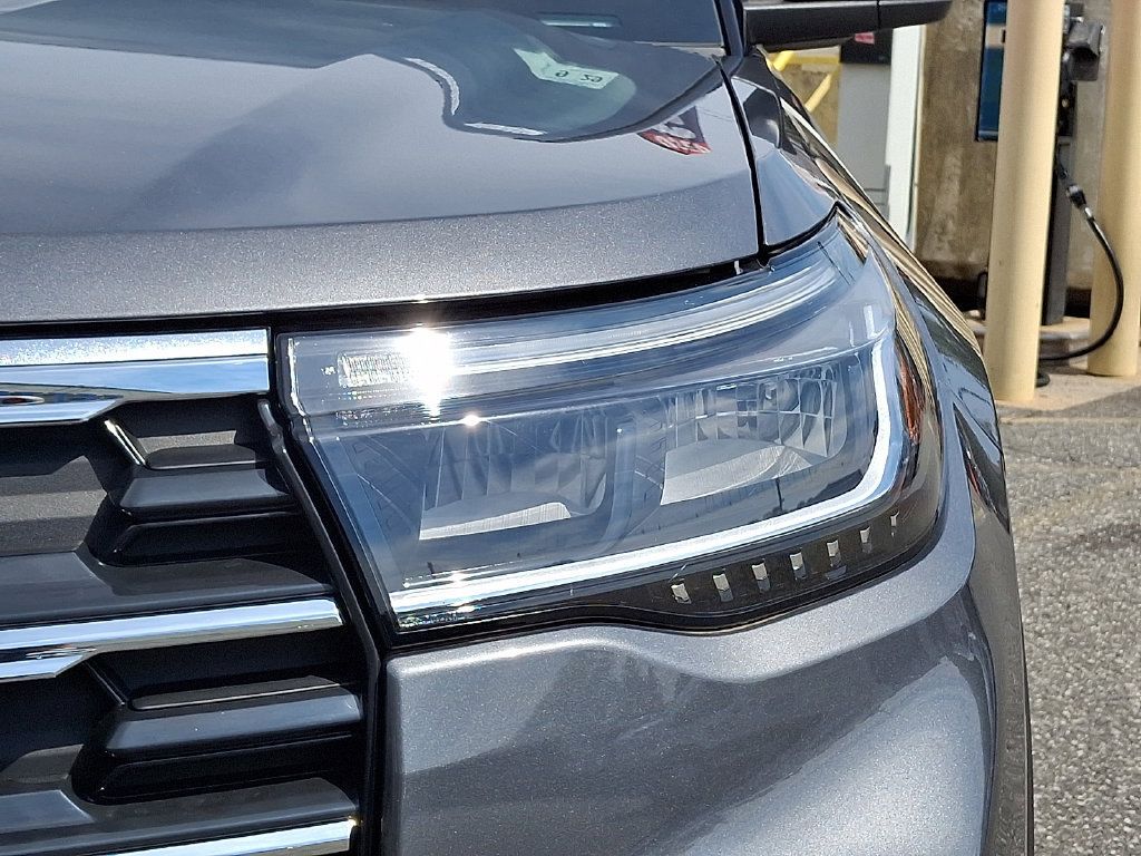Certified 2025 Ford Explorer Active w/ Active Comfort Package AWD/4WD image 10
