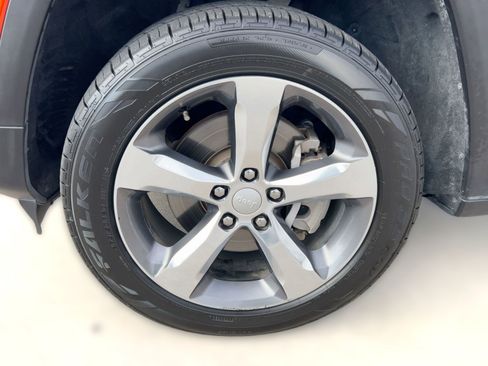 Used 2021 Jeep Grand Cherokee L Limited w/ Luxury Tech Group II image 12