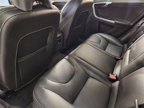 Used 2018 Volvo V60 T5 Dynamic w/ Vision Package image 30