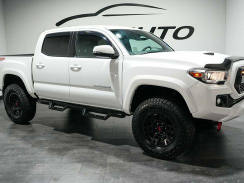 Used 2018 Toyota Tacoma TRD Sport w/ Technology Package image 7