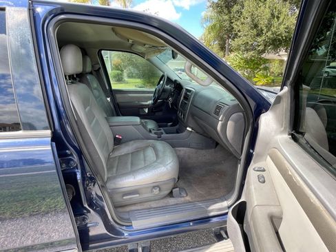 Used 2004 Ford Explorer XLT image 12