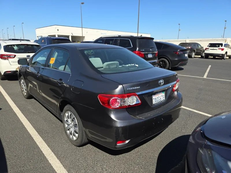 Used 2013 Toyota Corolla LE FWD image 2