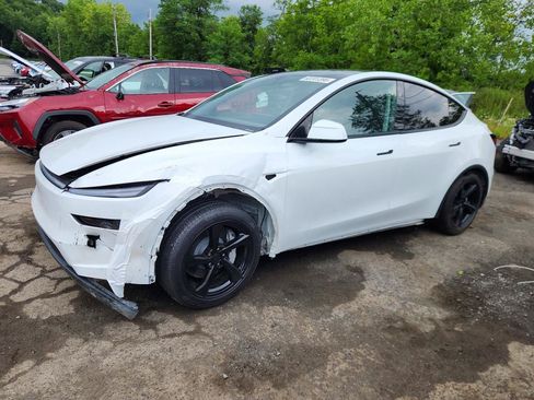 Used 2026 Tesla Model Y 2WD image 3
