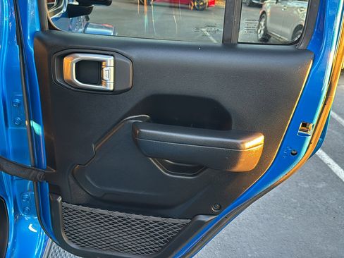 Used 2022 Jeep Gladiator Sport image 20