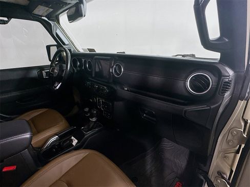 Used 2020 Jeep Gladiator Overland image 31