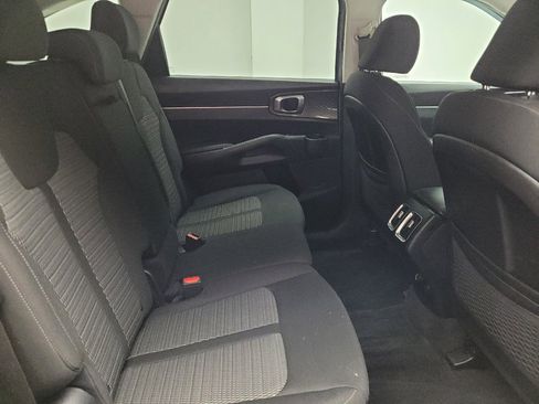 Used 2023 Kia Sorento LX FWD image 19