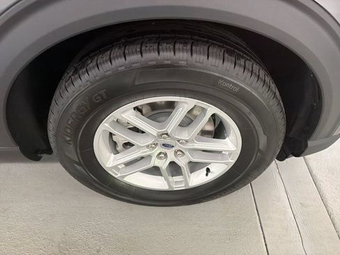 New 2026 Ford Explorer Active RWD image 5