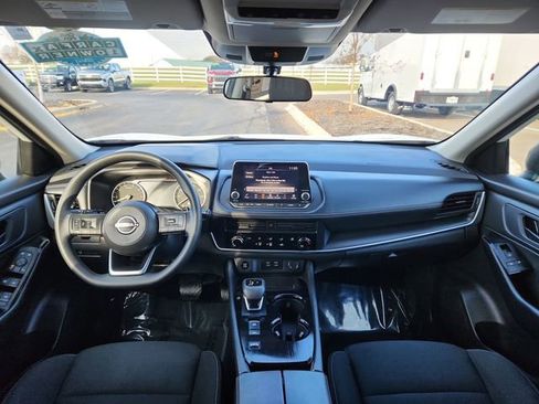 Used 2024 Nissan Rogue S image 29