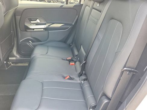 Used 2022 Mercedes-Benz GLB 250 4MATIC w/ Premium Package Lite image 15