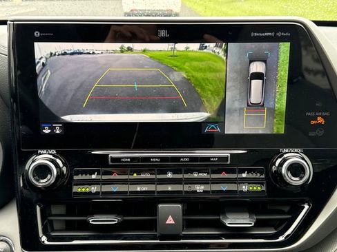 Used 2022 Toyota Highlander Limited FWD image 31