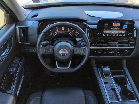 Used 2025 Nissan Pathfinder SL w/ SL Premium Package FWD image 15