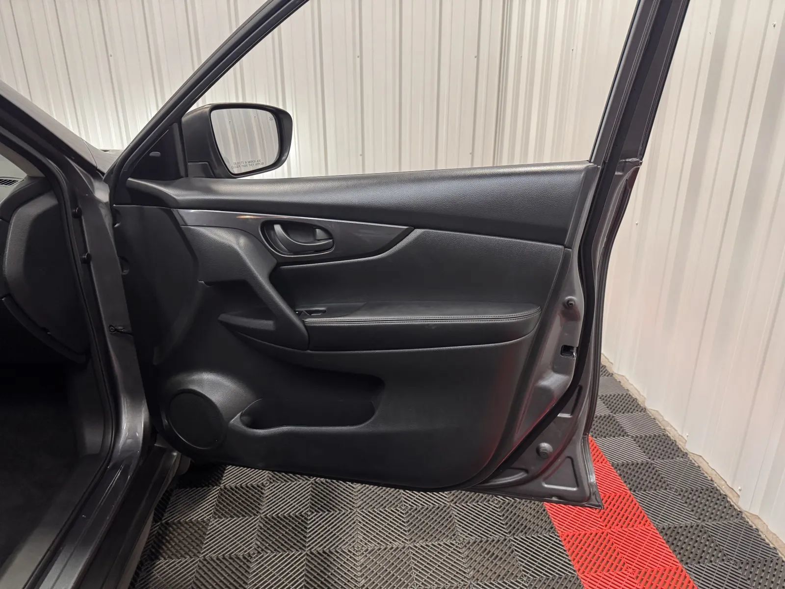Used 2020 Nissan Rogue S FWD image 40