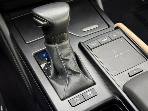 Used 2020 Lexus ES 300h w/ Premium Package image 32