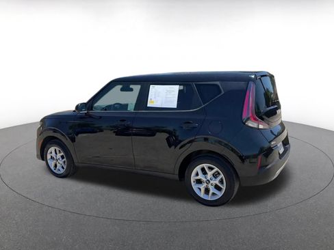 Used 2025 Kia Soul LX w/ LX Technology Package FWD image 10