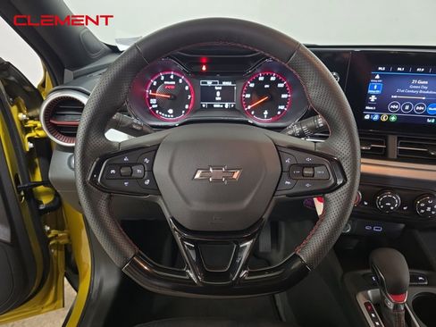 Used 2025 Chevrolet Trax RS image 12