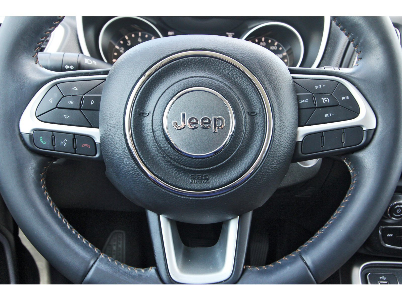 Used 2018 Jeep Compass Latitude w/ Popular Equipment Group FWD image 17