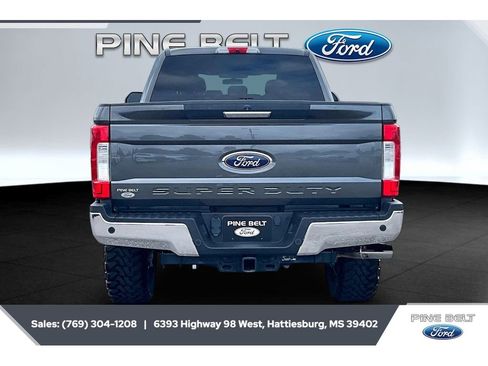 Used 2017 Ford F250 XLT w/ XLT Premium Package AWD/4WD image 4