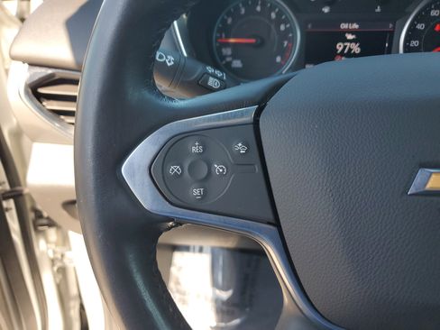 Used 2022 Chevrolet Traverse LT image 22