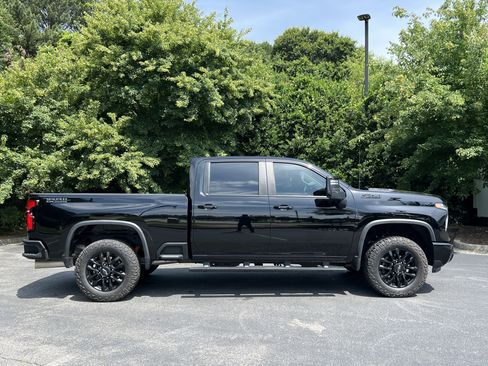 Used 2025 Chevrolet Silverado 2500 LT w/ Trail Boss Package AWD/4WD image 10
