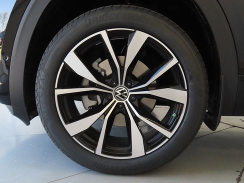 New 2026 Volkswagen Atlas Cross Sport SEL Premium R-Line AWD/4WD image 28