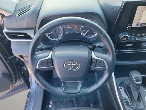 Used 2023 Toyota Highlander LE image 26