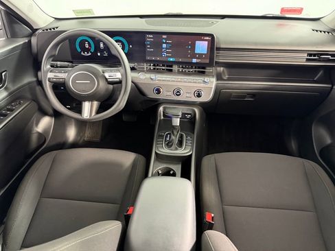 Used 2025 Hyundai Kona SE image 12