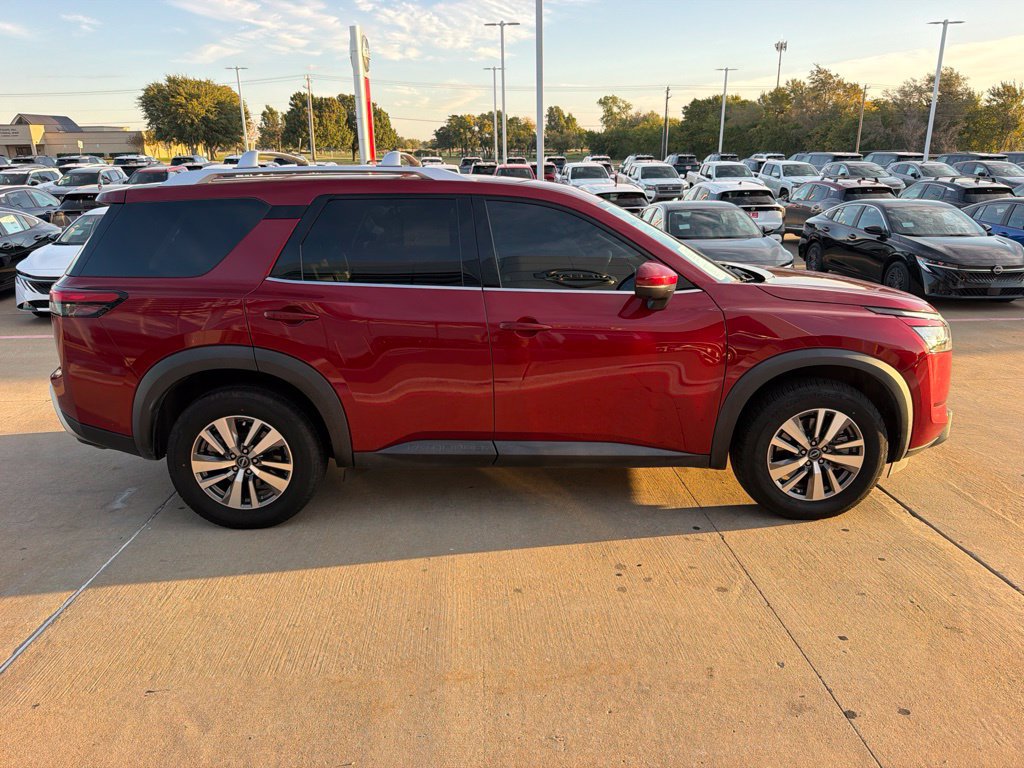 Used 2023 Nissan Pathfinder SL AWD/4WD image 6