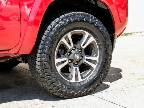 Used 2018 Toyota Tacoma TRD Sport w/ Technology Package image 49