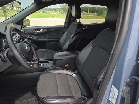 Used 2024 Ford Escape ST-Line image 25