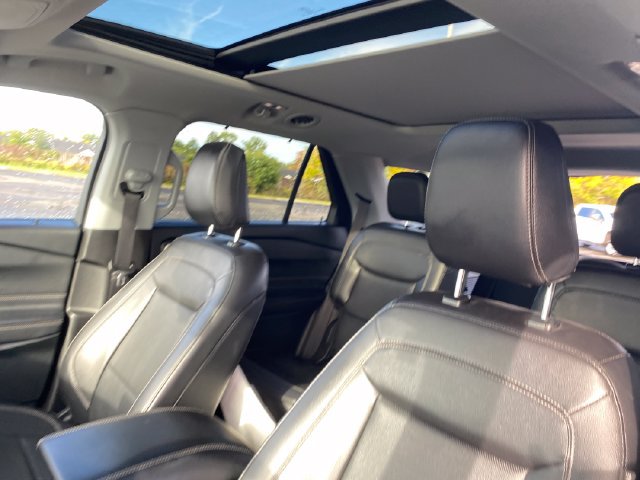 Used 2023 Ford Explorer Limited AWD/4WD image 16