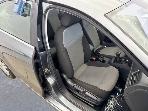 Used 2017 Volkswagen Jetta S image 16