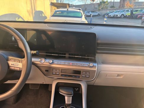 Used 2025 Hyundai Kona SEL image 18