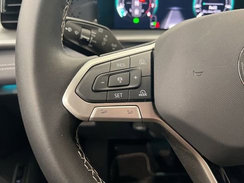 Certified 2025 Volkswagen Tiguan SE AWD/4WD image 27