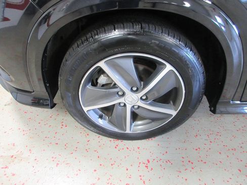 Used 2019 Honda HR-V Touring image 16
