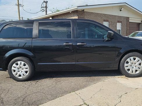 Used 2019 Dodge Grand Caravan SE w/ UConnect Hands-Free Group FWD image 6