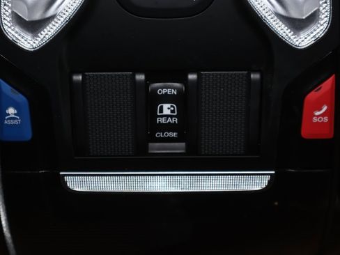 Used 2024 RAM 2500 Tradesman w/ Chrome Appearance Group image 33