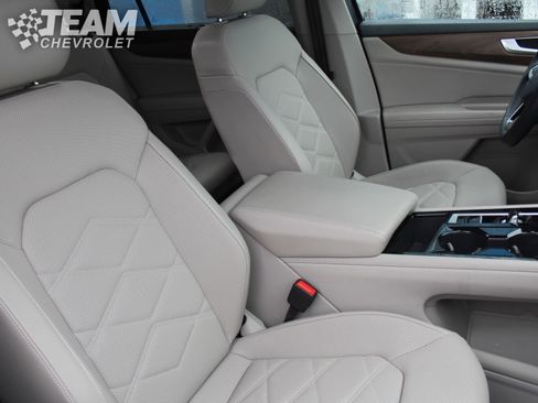 Used 2024 Volkswagen Atlas SE image 28