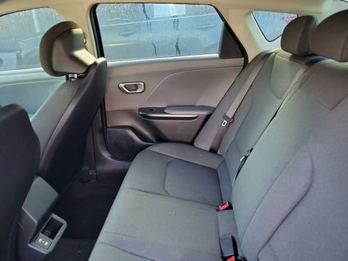 Used 2025 Kia K4 LXS image 27