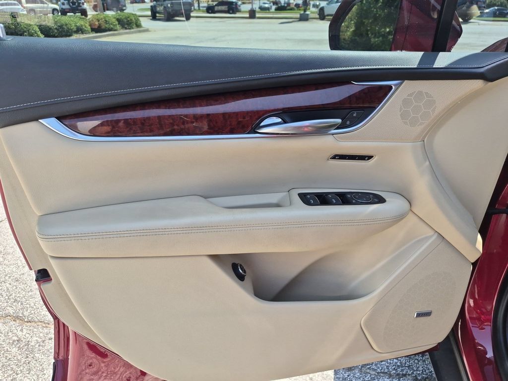 Used 2019 Cadillac XT5 Luxury FWD image 12