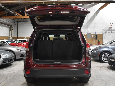 Used 2019 Toyota Highlander XLE AWD/4WD image 47