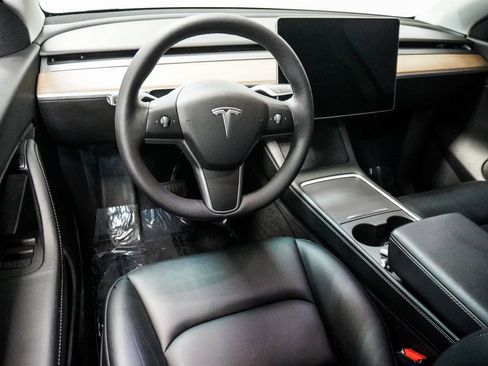 Used 2022 Tesla Model Y Long Range AWD/4WD image 12