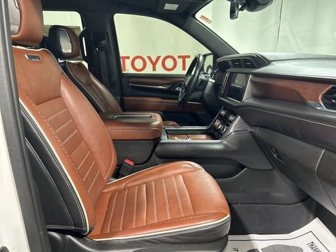 Used 2023 GMC Yukon Denali Ultimate image 10
