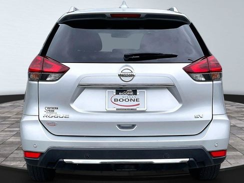 Used 2020 Nissan Rogue SV FWD image 4
