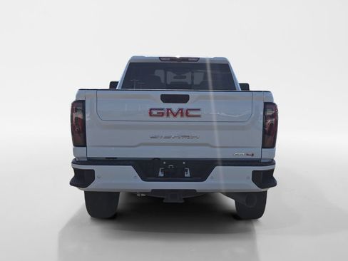 Used 2025 GMC Sierra 2500 AT4 AWD/4WD image 4